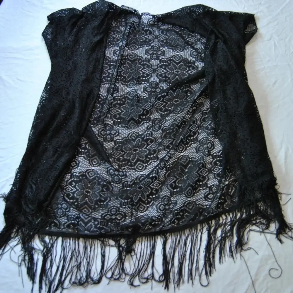 Black Lace Floral Pattern Shawl Coverup Medium/Large